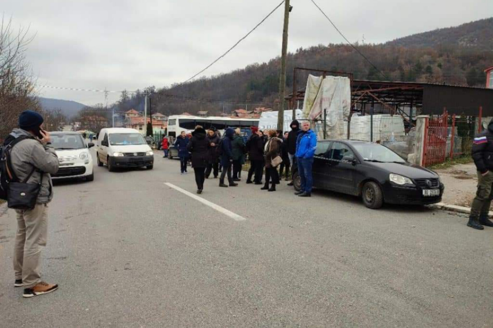 Policia: Për shkak të barrikadave, Jarinja dhe Bërnjaku mbesin të mbyllura