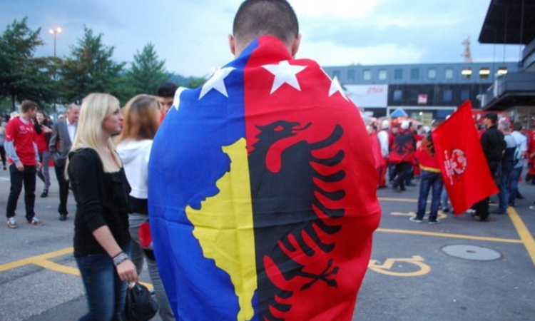 Serbi-Zvicër/ Ndalohen në stadium flamujt e Kosovës dhe Shqipërisë