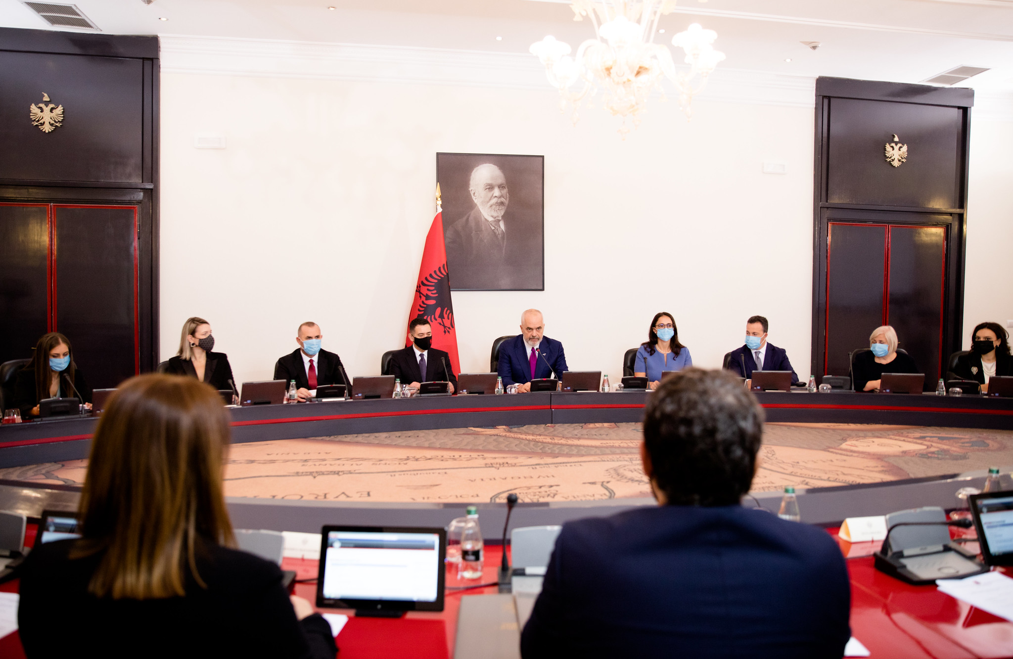 Rreth 80% e shqiptarëve nuk i shohin efektive masat e qeverisë