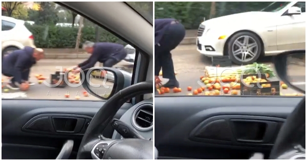 Tiranë/ Të moshuarit i rrëzohen frutat e perimet në rrugë, djali i panjohur ndalon makinën dhe e ndihmon