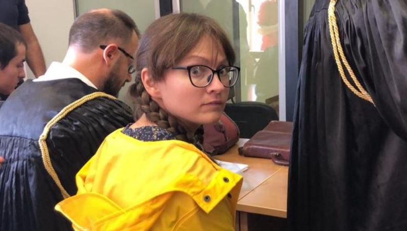 Letrat nga qelia të blogeres ruse të akuzuar për spiunazh: Jam si qen i mbyllur në kafaz