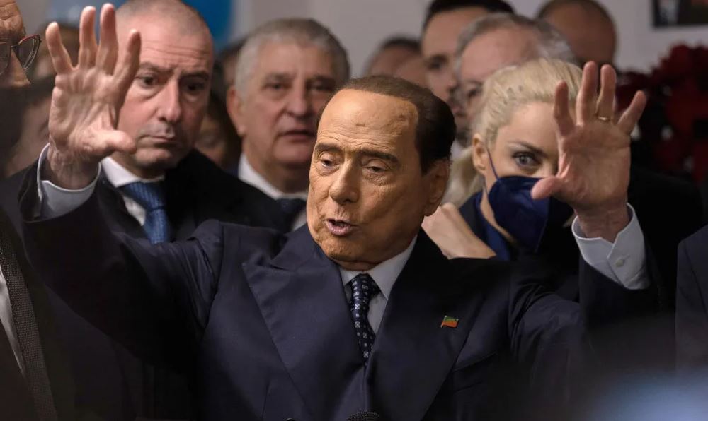 Berlusconi premton bonusin e pazakontë për lojtarët e tij: Do ju sjell një autobus me prostituta nëse fitoni