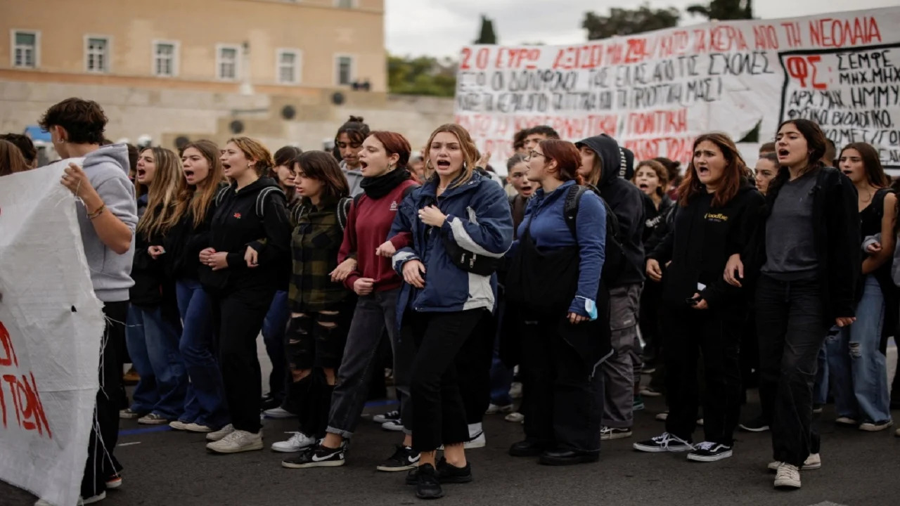 14-vjetori i vrasjes së të miturit nga policia, të rinjtë grekë kthejnë rrugët në shesh-beteja