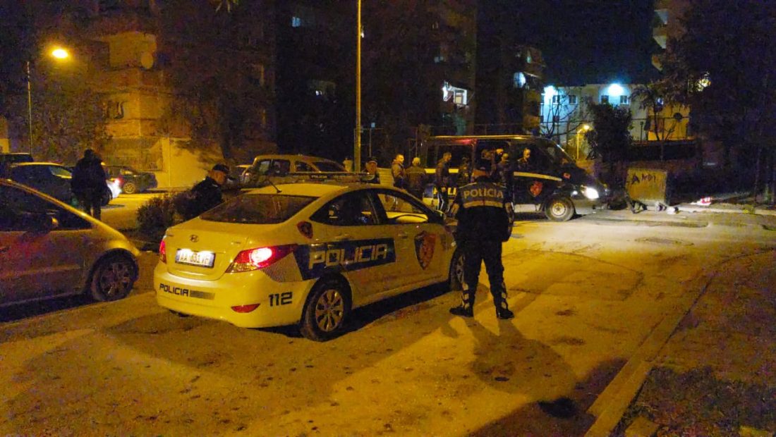 Berisha: Policia qëlloi me armë ndaj refugjatëve sirianë, dy të plagosur, mes tyre dhe një shqiptar!