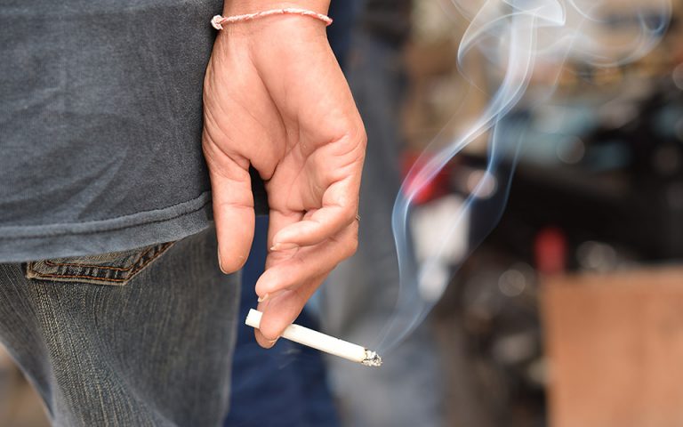 Vendi i parë në botë! Zelanda e Re ndalon me ligj blerjen e duhanit nga të rinjtë
