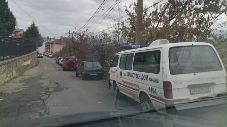 Vidhet një veturë e spitalit në Koçan