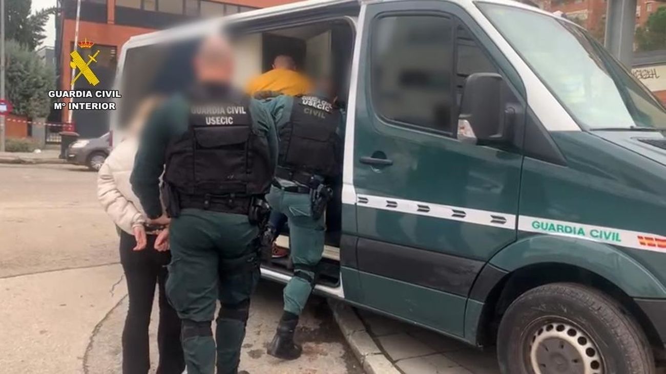 Zbulohet banda e 4 hajdutëve shqiptarë në Spanjë, një grua mbushte valixhet me “mall” dhe i sillte në Shqipëri