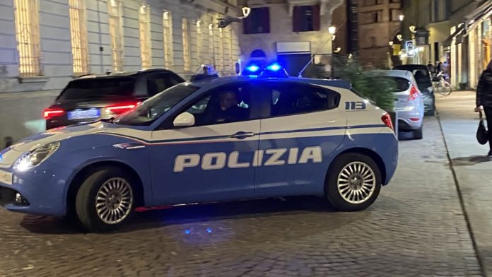 Shqiptari i dehur terrorizon klientët e lokalit/ I bën zbor edhe policisë italiane që tenton ta kapë