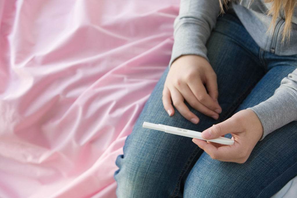 Ndodh në Prishtinë: 13-vjeçarja ngelet shtatzënë nga i “dashuri” 16-vjeçar