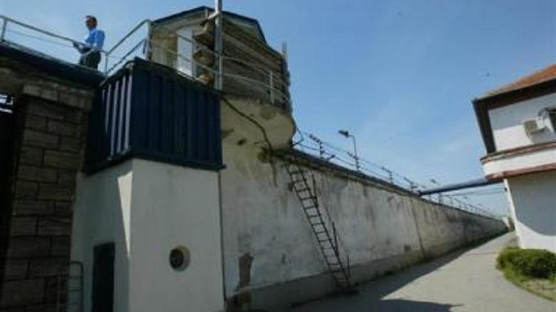 Komandanti dhe policët do të përfundojnë në gjykatë, janë suspenduar nga burgu i “Idrizovës”