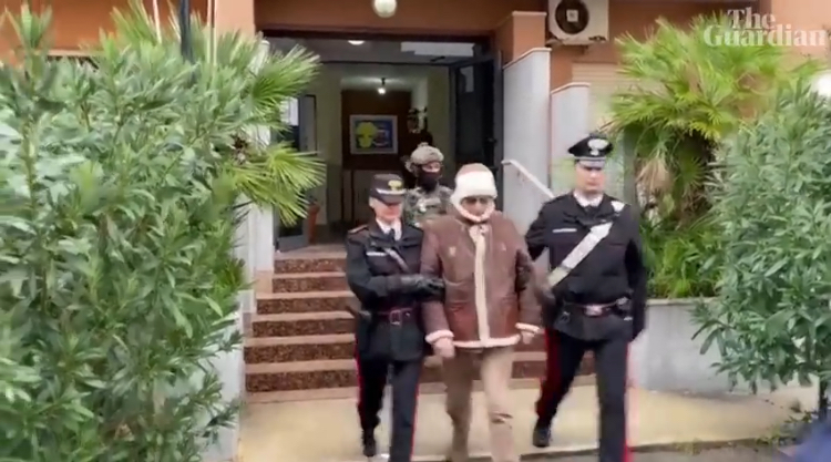 VIDEO/ Momenti kur karabinierët arrestojnë bosin e ‘Cosa Nostra-s’