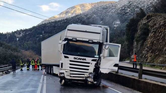 Vdes në Itali futbollisti i ri shqiptar, po shkarkonte mall me kamionin e babait