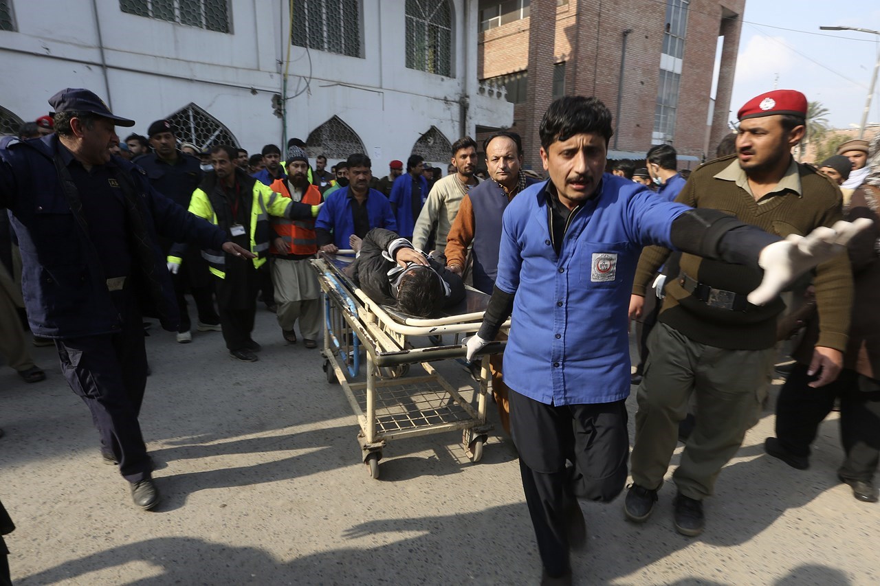 Pakistan/ Sulm terrorist në një xhami, vdesin 33 persona, plagosen 150 të tjerë
