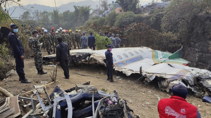 Video tronditëse/ Pasagjeri e xhiroi live në facebook, momenti kur rrëzohet avioni me 72 persona në bord
