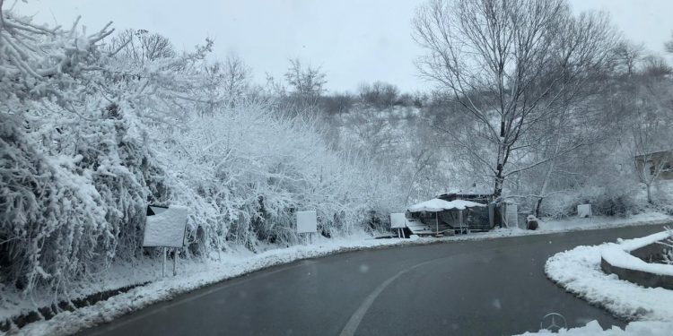 Disa fshatra të izoluara në Dibër/ Lura e bllokuar prej 4 ditësh nga dëbora, probleme në Rrugën e Arbrit