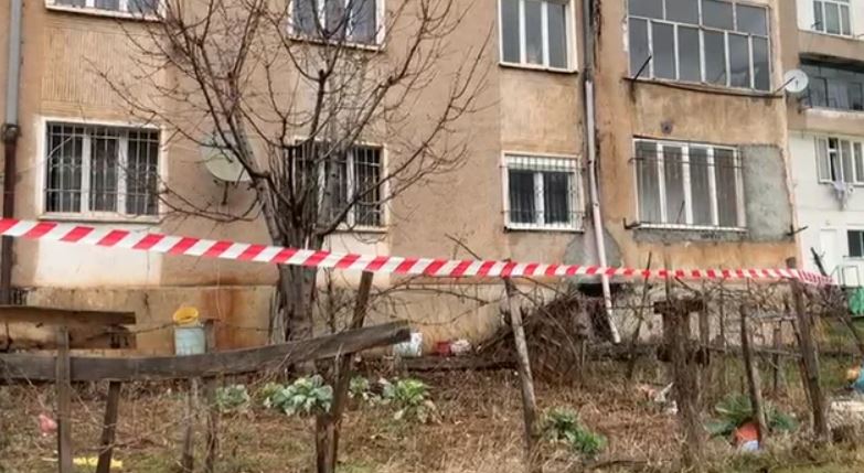 3 vite i plasaritur/ Rrethohet me shirit pallati në Bulqizë pas tërmetit, policia nxjerr jashtë banorët
