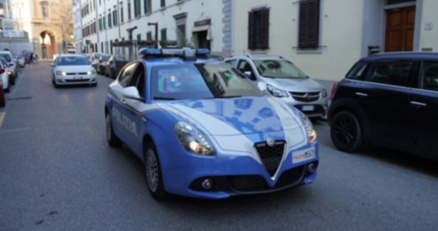 Shqiptari në Itali mbyll të moshuarën në dollap dhe i grabit 20 mijë euro