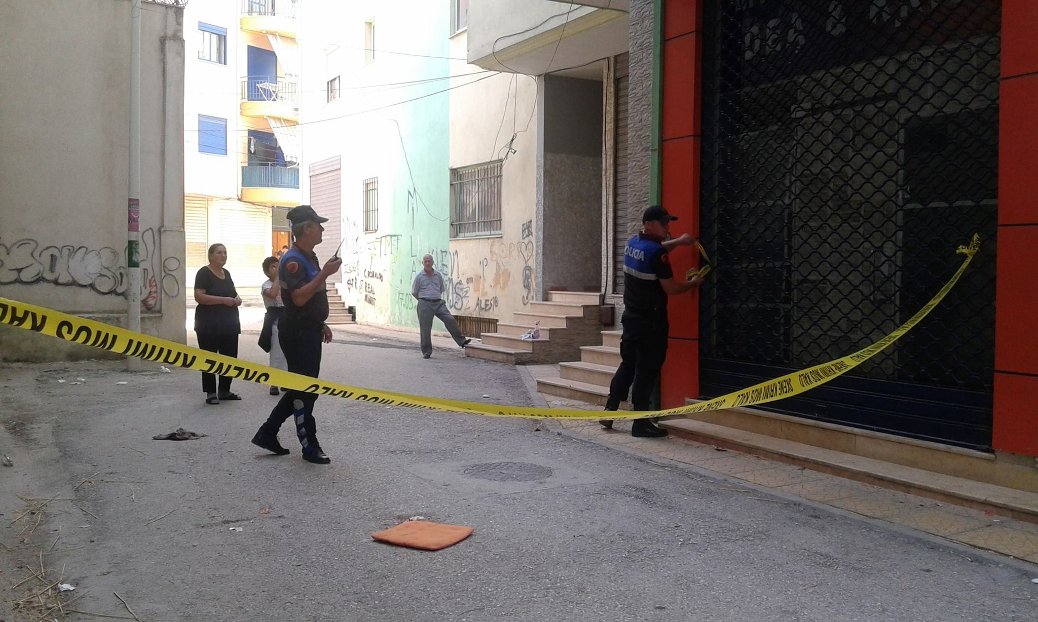E rëndë në Sarandë, gruaja hidhet nga kati i 4 i ndërtesës