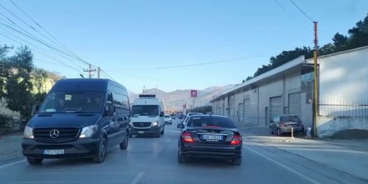 Aksident në aksin Elbasan-Librazhd, shoferi i dehur përplas tre makina
