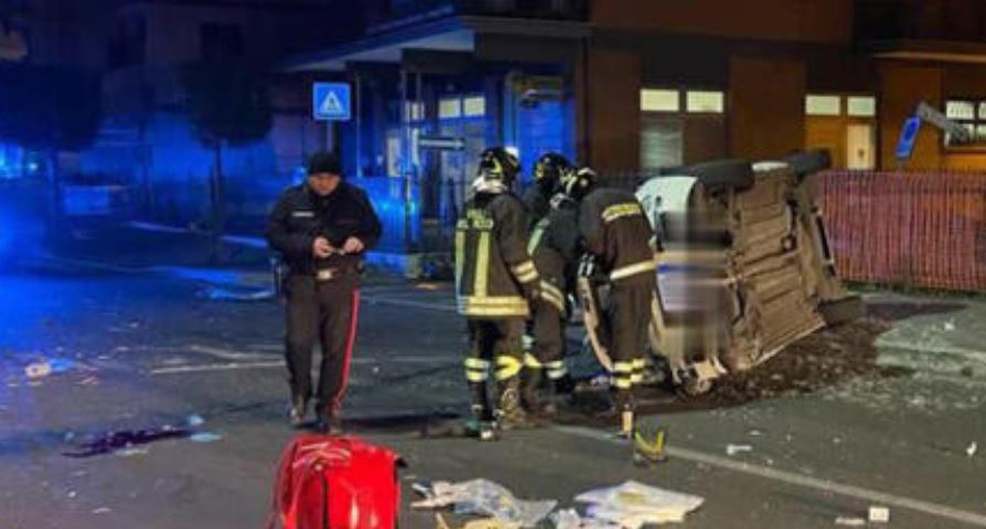 Makina me 6 të rinj përmbyset në rrugët e Italisë, 5 të vdekur