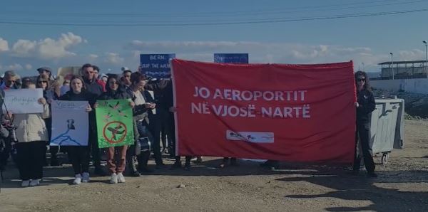 “S’ka Vjosë pa Nartë”/ Qytetarët protestojnë në Vlorë kundër ndërtimit te aeroportit