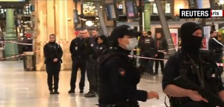 Sulm me thikë në stacionin hekurudhor në qendër të Parisit/ 6 të plagosur, mes tyre edhe agresori