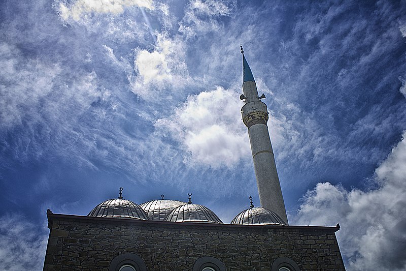 Hajnat thyejnë xhaminë në Prizren, vjedhin të gjitha paratë nga arka e bamirësisë
