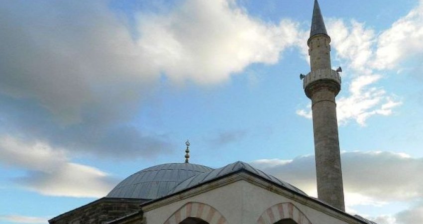 Rrahen “xhemati” në një xhami të Kosovës