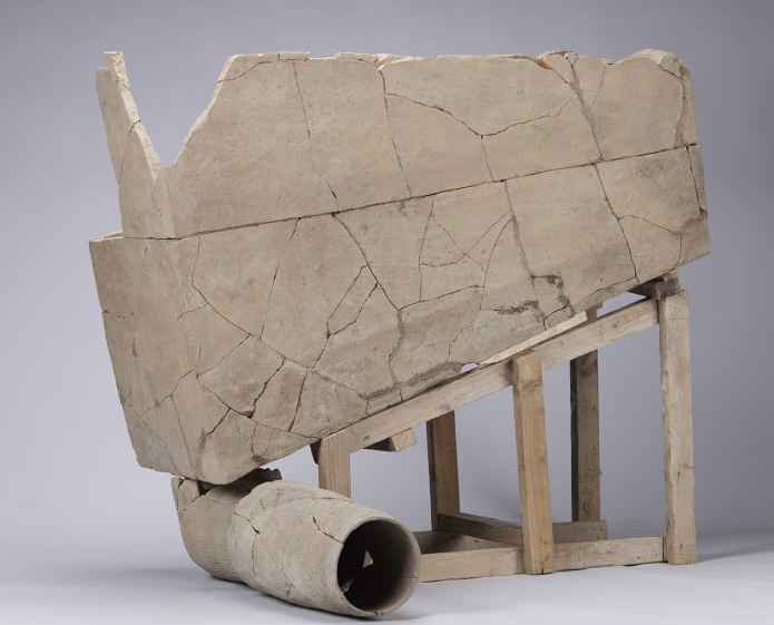 Arkeologët zbulojnë WC-në 2400-vjeçare, më e vjetra në botë