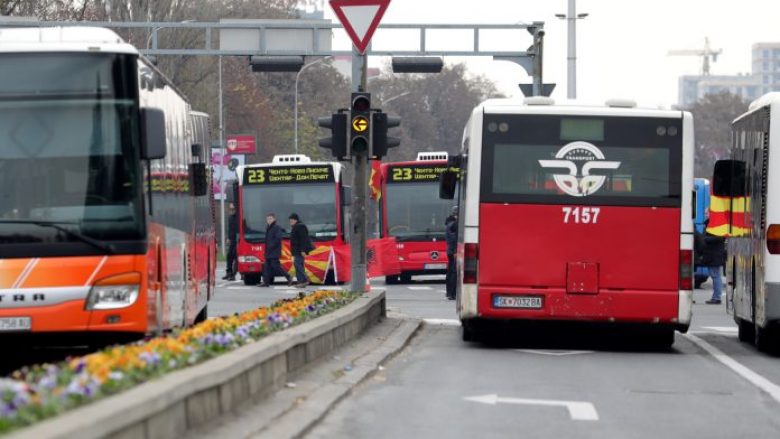 Transportuesit privatë pas takimit me Arsovskën: Shumë shpejt do të kthehemi në rrugët e Shkupit