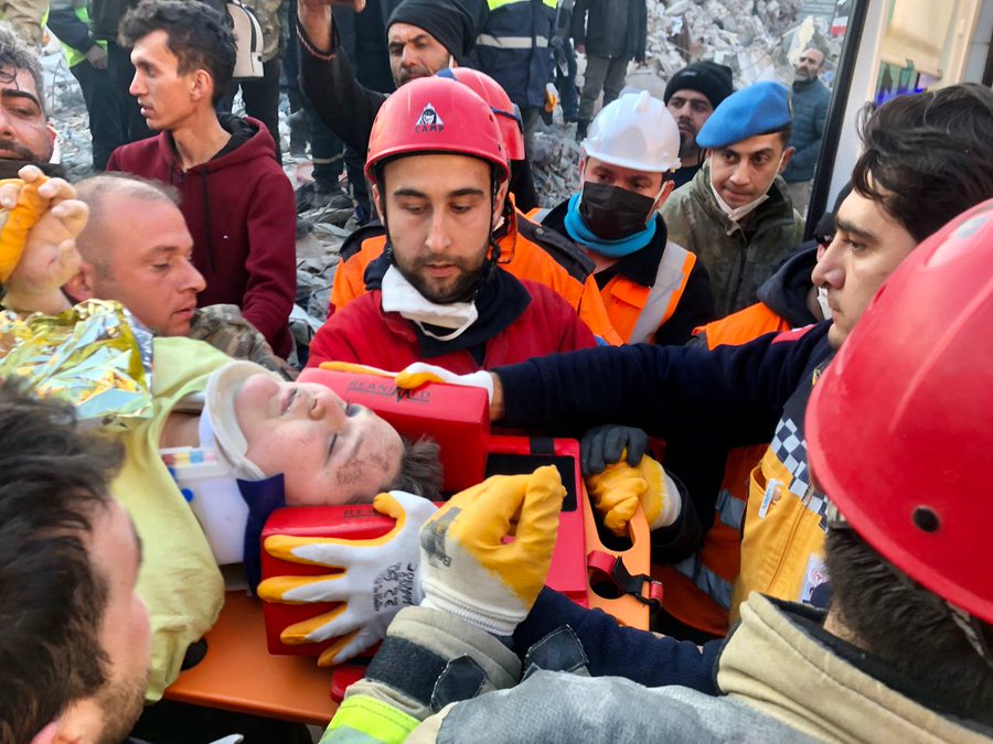 Turqi/ Një 13-vjeçar nxirret i gjallë nga rrënojat 182 orë pas tërmetit
