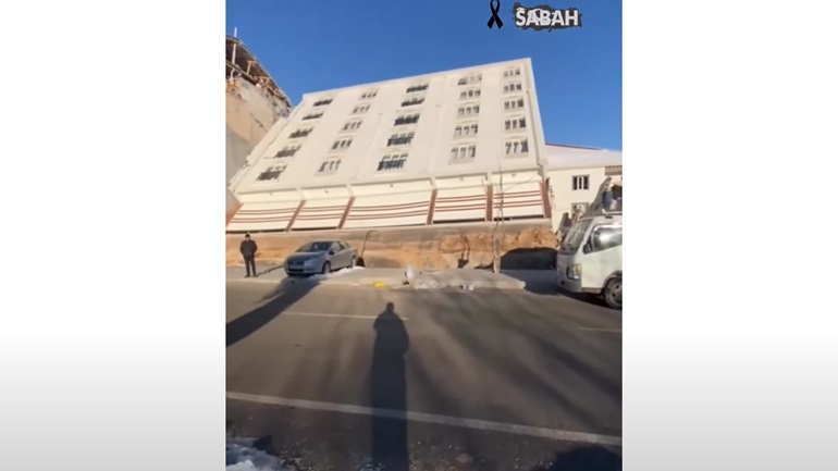 VIDEO shokuese/ Pallati i shembur nga tërmeti ishte pa themele fare