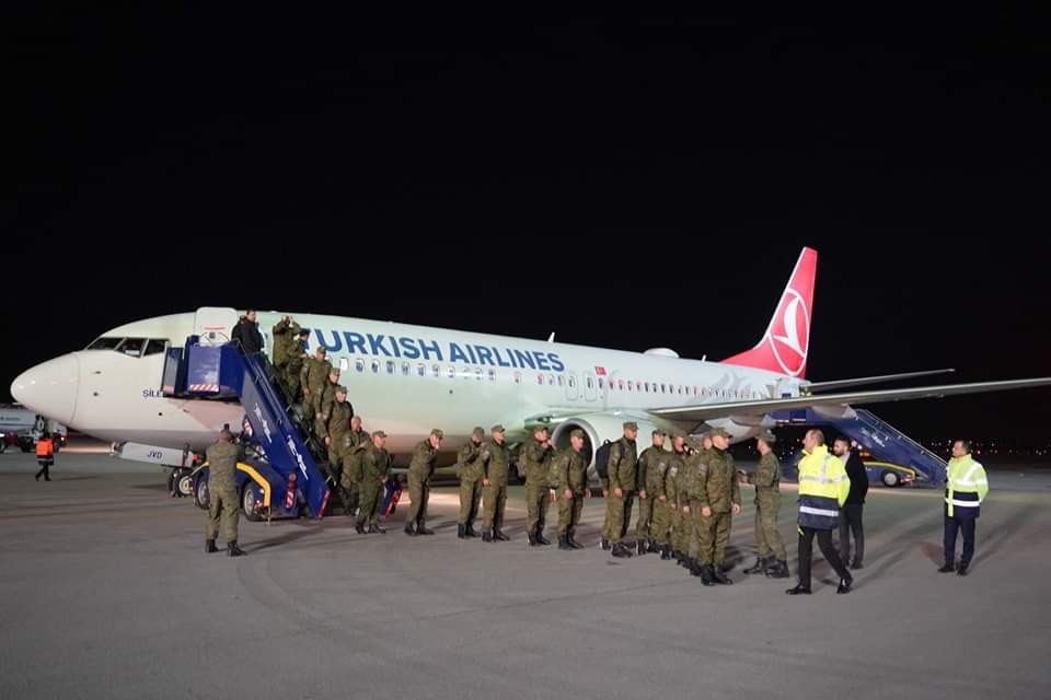 Pjesëtarët e FSK-së kthehen nga Turqia, priten nga kryeministri