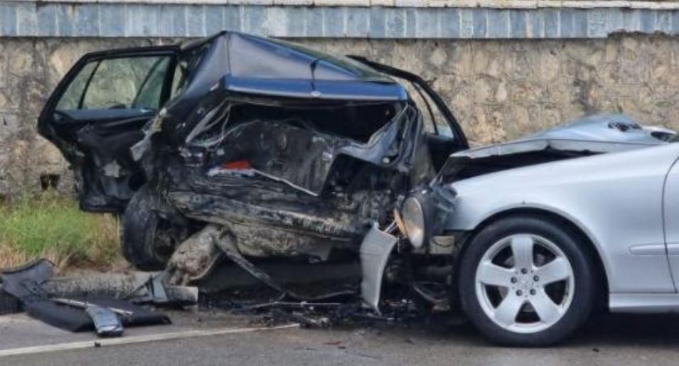 Përplasen dy mjete në autostradën Fushë Krujë-Laç, plagosen nënë e bijë