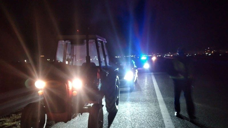 Gjobitet nga policia pse po vozite traktorin në autostradën “Ibrahim Rugova”
