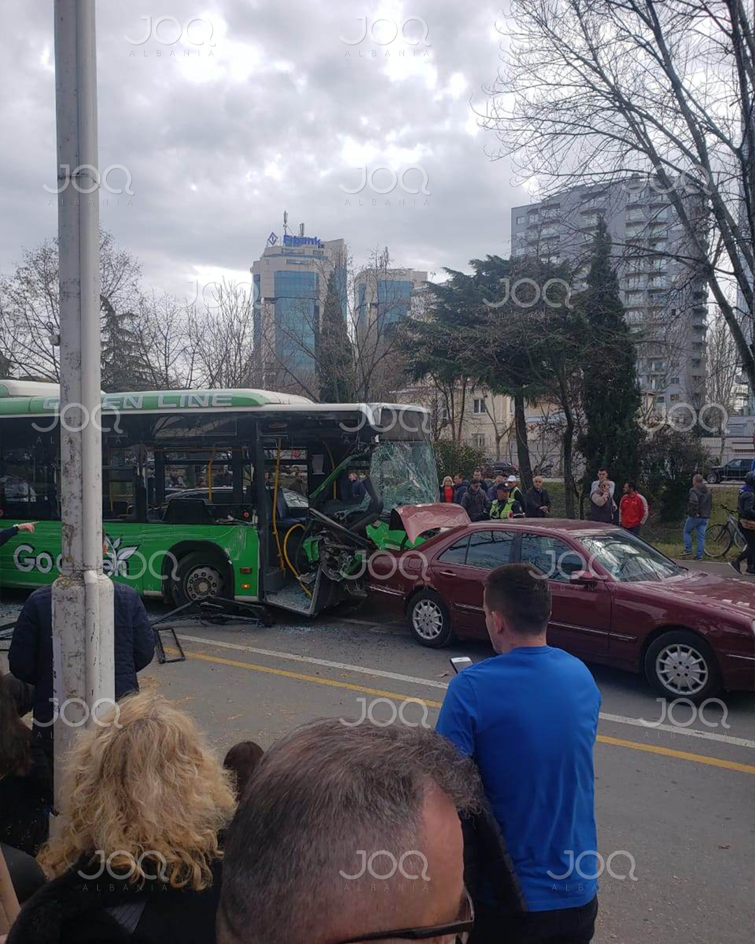 Aksidenti masiv në Tiranë/ Tre persona të plagosur, vendosen nën kujdesin e mjekëve