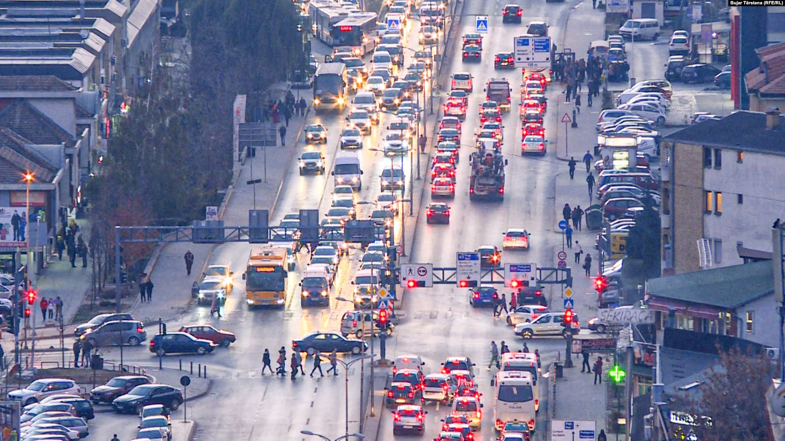 130 mijë vetura hyjnë brenda ditës në Prishtinë, ky është plani i komunës për kaosin në trafik