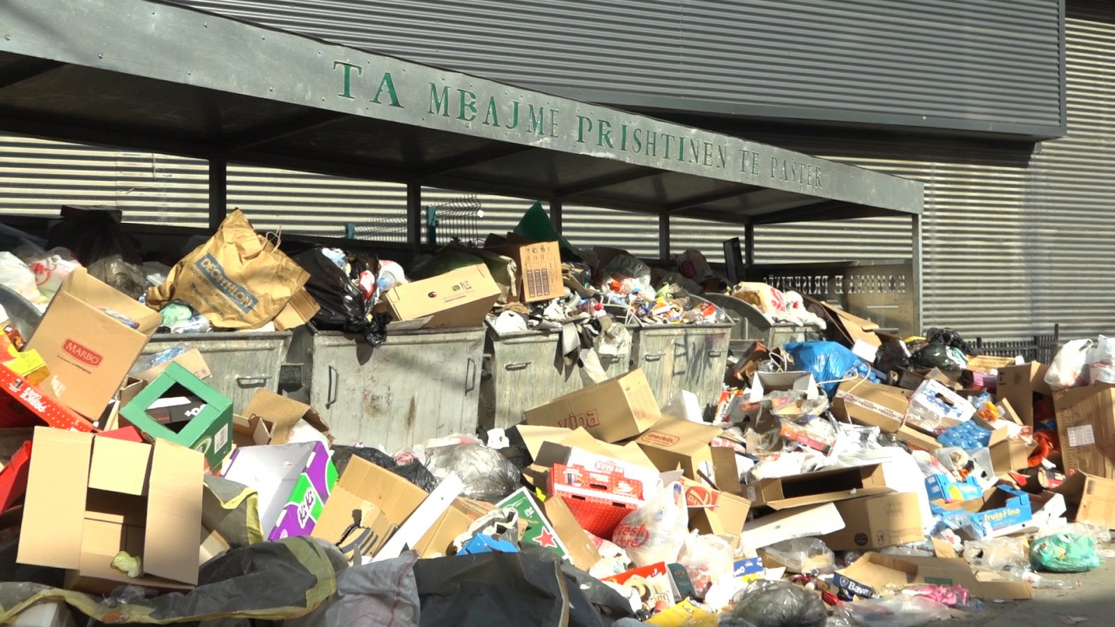 Kompania “Pastrimi” në grevë, Prishtinën e mbulojnë mbeturinat