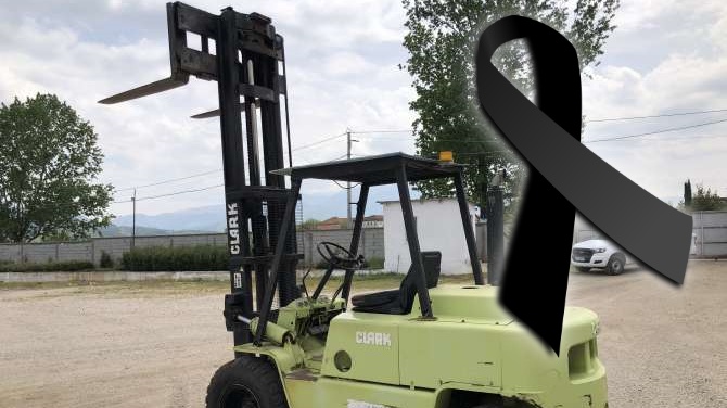 Tiranë/ Vdes tragjikisht 32-vjeçari, u godit nga mjeti pirun gjatë punës në qendër tregtare