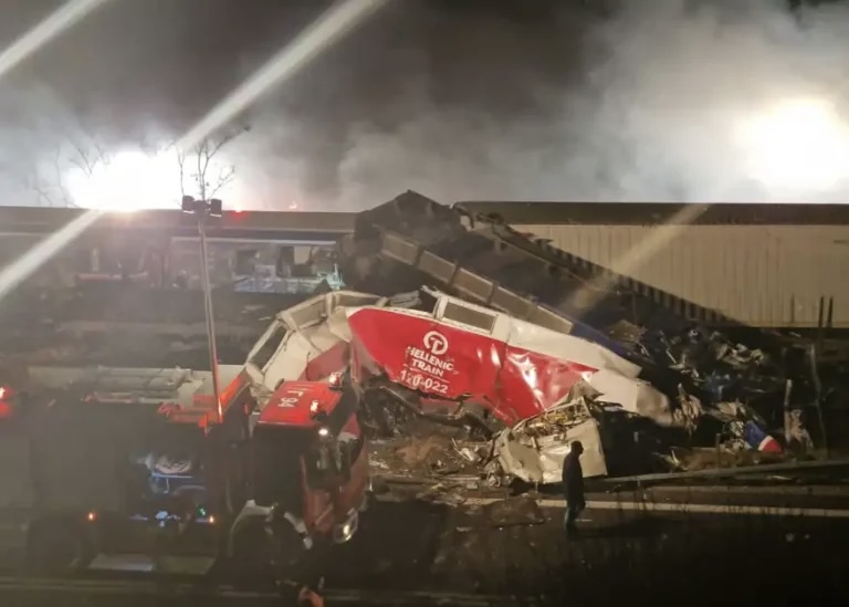 Dy trena përplasen në Greqi, raportohet për 19 viktima dhe 60 të plagosur