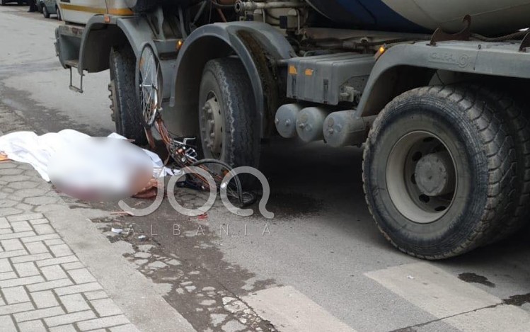 Durrës/ Betonierja përplas për vdekje qytetarin me biçikletë