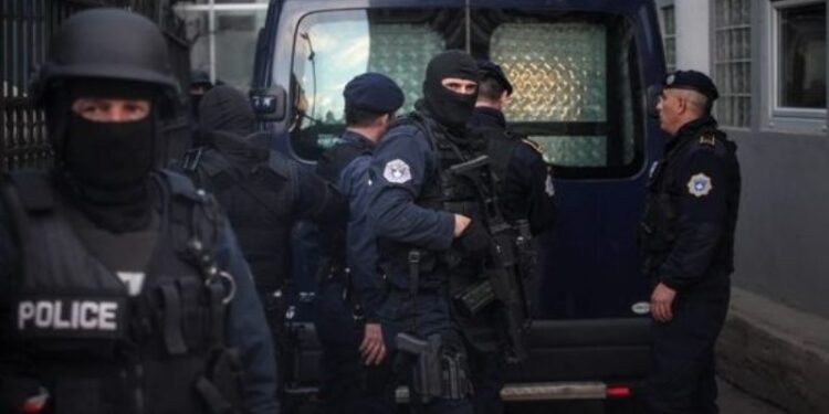 Aksion i policisë së Kosovës, 8 persona vihen në pranga e dërgohen në burg