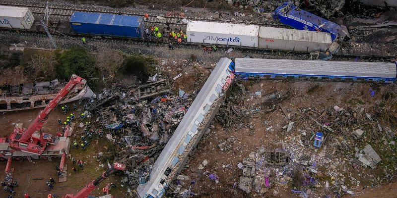 9 shqiptarë të plagosur nga përplasja e dy trenave në Greqi, 2 në gjendje të rëndë