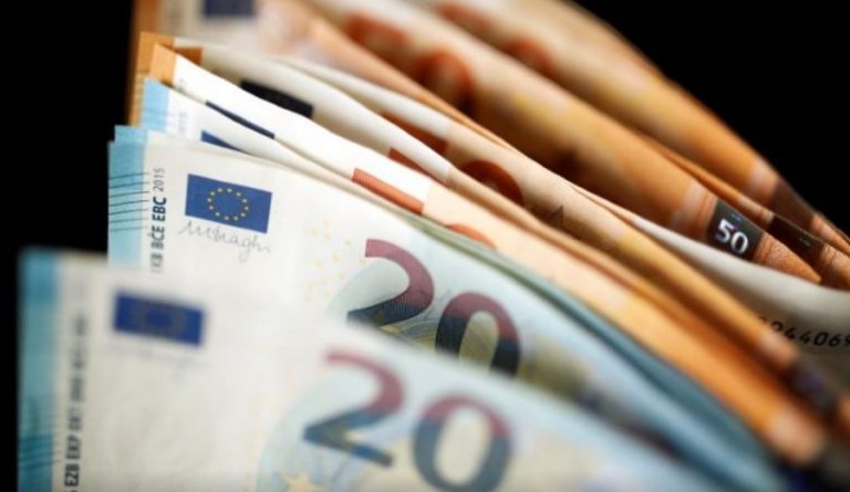 Çfarë do të ndodhë me pagat e zyrtarëve publikë pas kontestimit të ligjit