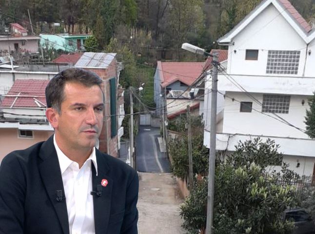 Erion Veliajn ‘e zënë ethet’ e votimeve, ‘arnon’ rrugën “Haxhi Bardhi” sa për fushatë