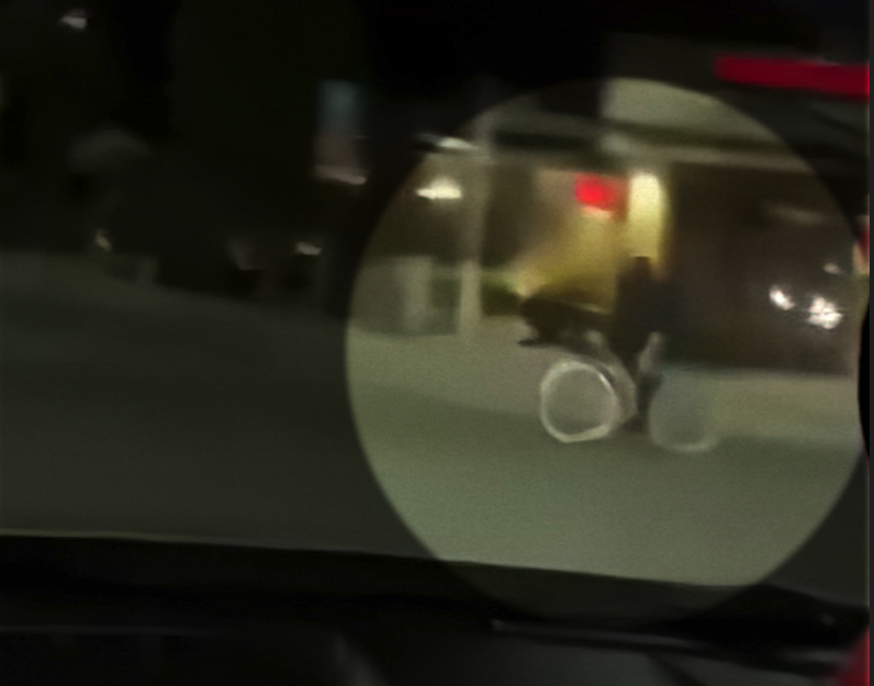 Për disa like në TikTok/ Të rinjtë e harbuar i rrezikojnë jètën çiklistit, bëjnë gara me makinë