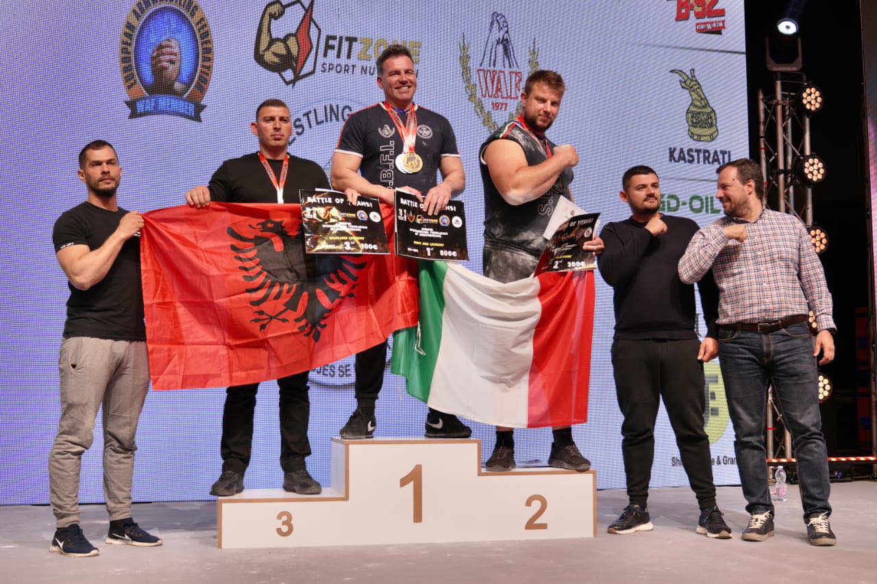Kampionati ndërkombëtar i mundjes së krahut vjen në Tiranë, Xhuljo Pali nderon ekipin shqiptar
