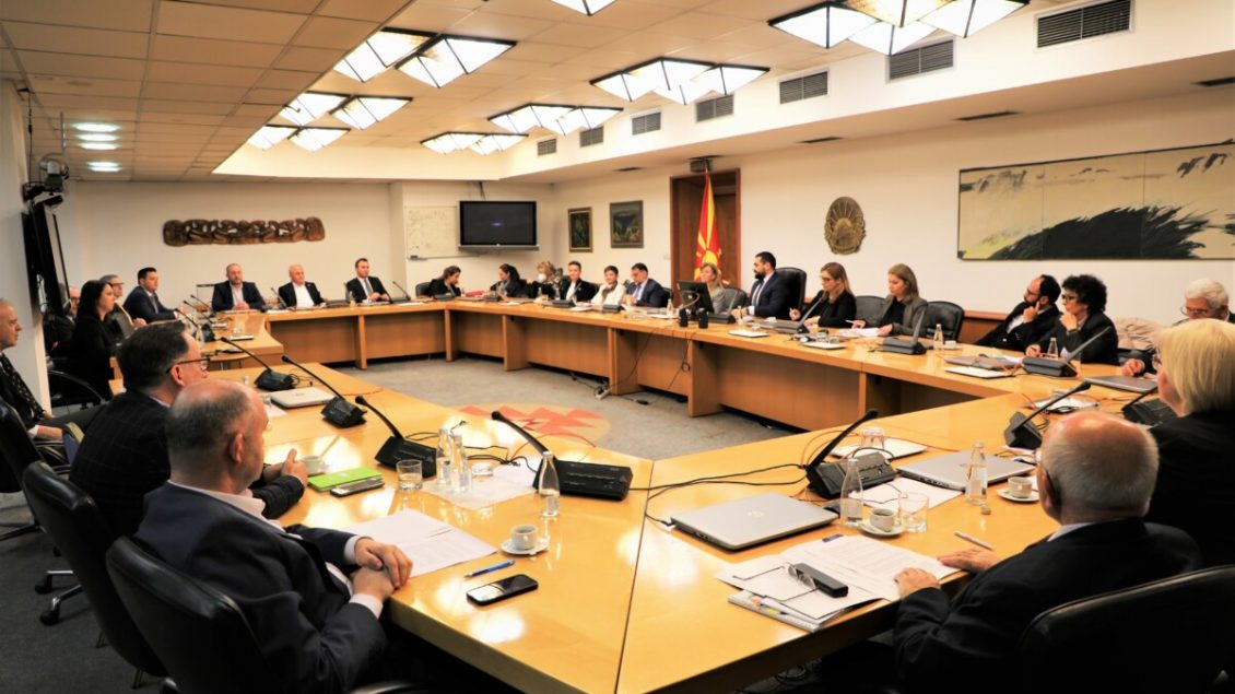 Grupi punues për ndryshime kushtetuese do të mbajë seancë në Qeveri