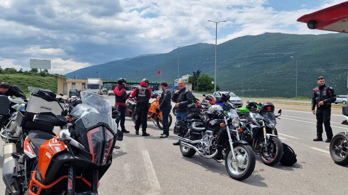 17 motoçiklistë vijnë nga Zvicra në Kosovë, publikojnë pamje nga rrugëtimi i tyre
