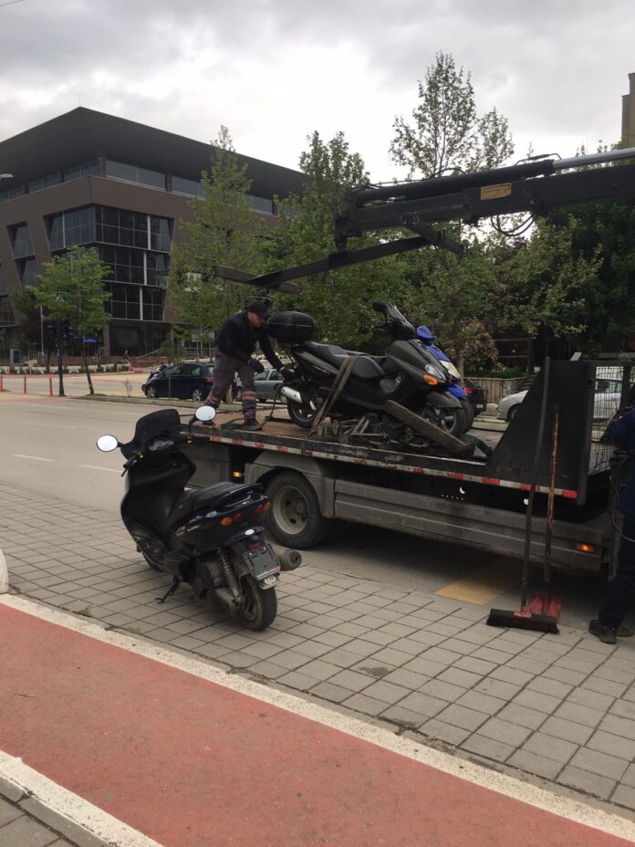 Policia në Prishtinë shqipton 13 gjoba dhe konfiskon 12 motoçikleta